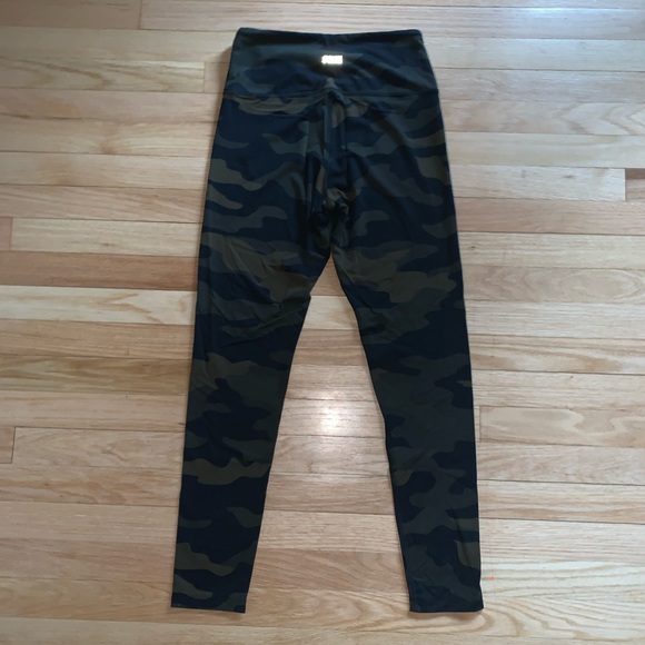 M Victoria’s Secret Ultimate PINK Camo Legging - Picture 3 of 3